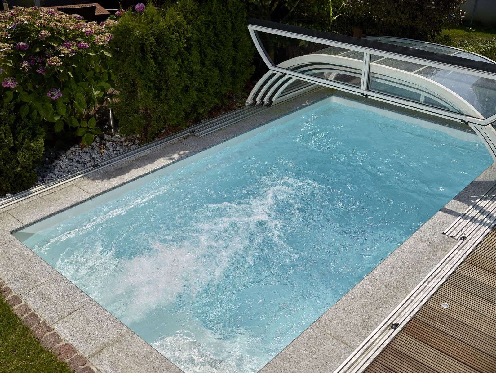 Pool mit Schiebehalle